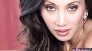 chinese cougar (Katsuni) finger bang her butt and snatch solo - Twistys