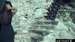 See this Goddess chick fingerbanging her unshaved cunt on the balcony
