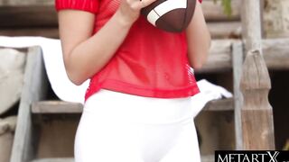 Sporty Bombshell goes face down booty up to stroke her irresistible twat