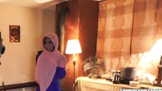 TOUR OF BUTT - American Soldiers enjoys The Company Of Cutie Arab Woman