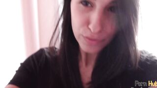 Bombshell creamy snatch beg to cum while she squirt