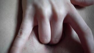 CLOSEUP SCHOOL GIRL GETS ORGASM - DELUXEGIRL