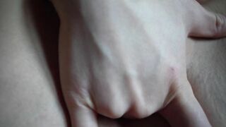 CLOSEUP SCHOOL GIRL GETS ORGASM - DELUXEGIRL