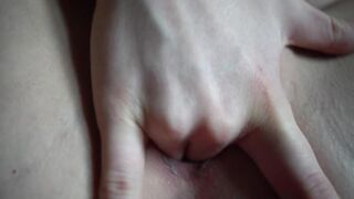 CLOSEUP SCHOOL GIRL GETS ORGASM - DELUXEGIRL