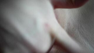CLOSEUP SCHOOL GIRL GETS ORGASM - DELUXEGIRL