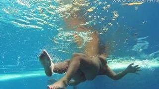 Canadian long boobs underwater