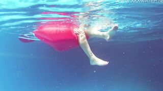 Canadian long boobs underwater