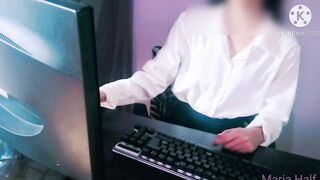 Malibog na pinay pasikretong nagfifinger sa office / Lusty pinay secretly finger into office