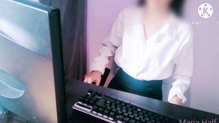 Malibog na pinay pasikretong nagfifinger sa office / Lusty pinay secretly finger into office