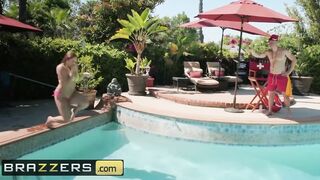 Brazzers - Curvy PAWG Skylar Snow Gets some Poolside Anal