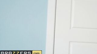 Brazzers - Housewife Jasmine Jae Cucks her Hubby