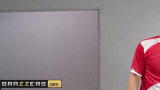 Brazzers - Milfs Trainer Missy Martinez Fucks her School Girl