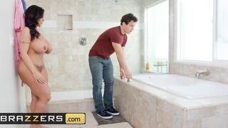Brazzers - Curvy Step Milf Sheridan Love Fucks inside the Hot Tub