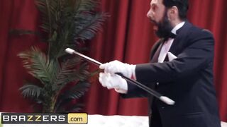 Brazzers - Thicc Housewife Luna Celeb Cheats on her Hubby