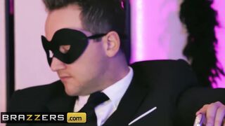 Brazzers - Blonde Masquerade milf Rachael Cavalli Gets Nailed