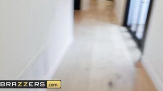 Brazzers - Milfs Kendra Lust is Stalking for a Cocking