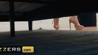 Brazzers - Milfs Kendra Lust is Stalking for a Cocking