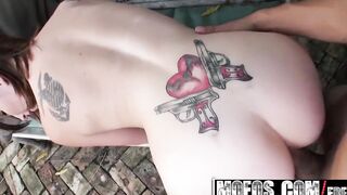 Mofos - Y***g R*****d t**n Daisy Owens blows penis by the pool