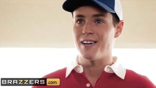 Brazzers - Cheating cougar Krissy Lynn Fucks the Delievery Boy
