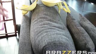 Brazzers - Goddess Blonde milf Brandi Love Fucks the Delivery Boy