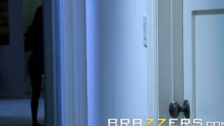 Brazzers - Hottie Pornstar Lela Camgirl Gets some Huge Dick off the Internet