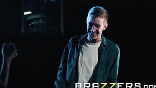 Brazzers - Slutty Dancer Kimmy Granger Earns her Tip