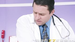 Brazzers - Sexual Daughter Chloe Cherry wants some Doctor Penis