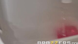 Brazzers - Ashly Anderson wants some Post Workout Penis