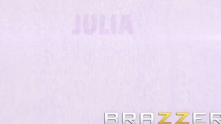 Brazzers - Julia Ann Gets a Lil Extra with her Rubs