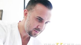 Brazzers - Brandi Love Gets a Rubs and a Pounding