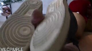 Shoejob under the Christmas Tree get so extreme