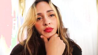 Meet Salo, the Bombshell Colombian who tells us details of her life and her passions