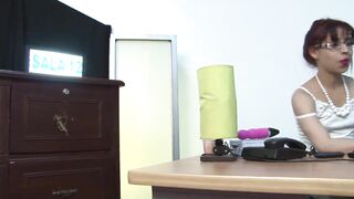 Shary teaches everyone how to masturbate and got cum