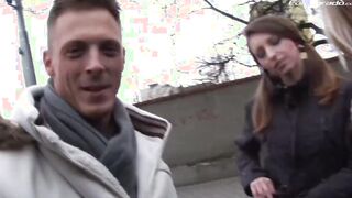 Jenica im Bumsbus abgeschleppt und entjungfert