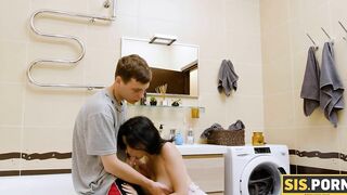 SISPORN. Confrontation inside bath tub ends for dude and stepsis