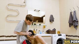 SISPORN. Confrontation inside bath tub ends for dude and stepsis