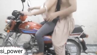 Cutie Mistress ko bike par choda