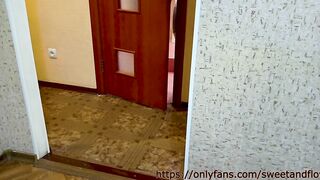 Fiance pays for pizza while her hubby is inside the shower