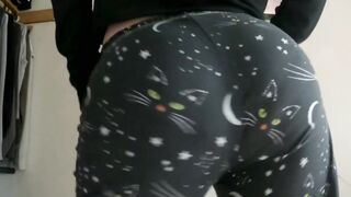 Cougar Twerking Her Fat Booty Wedgie