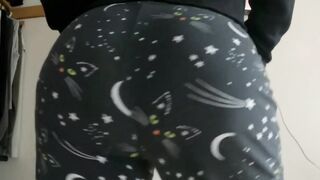 Cougar Twerking Her Fat Booty Wedgie