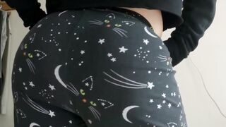 Cougar Twerking Her Fat Booty Wedgie