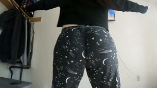Cougar Twerking Her Fat Booty Wedgie