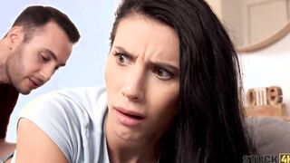 STUCK4K. Boy drills Romanian Women who tries to free hand