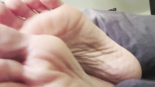 Love her foot?