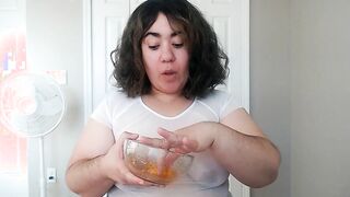 Stephanie Benitez eating a mango