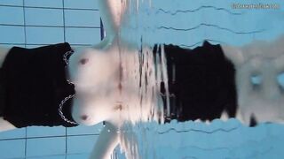 View sexiest girls swim nude inside the pool