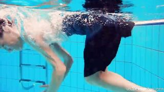 View sexiest girls swim nude inside the pool
