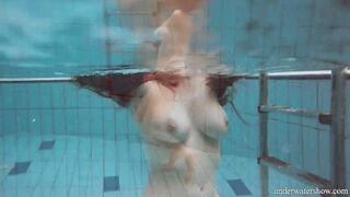 View sexiest girls swim nude inside the pool