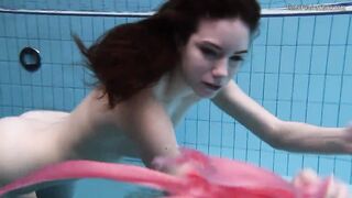 View sexiest girls swim nude inside the pool