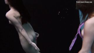 View sexiest girls swim nude inside the pool